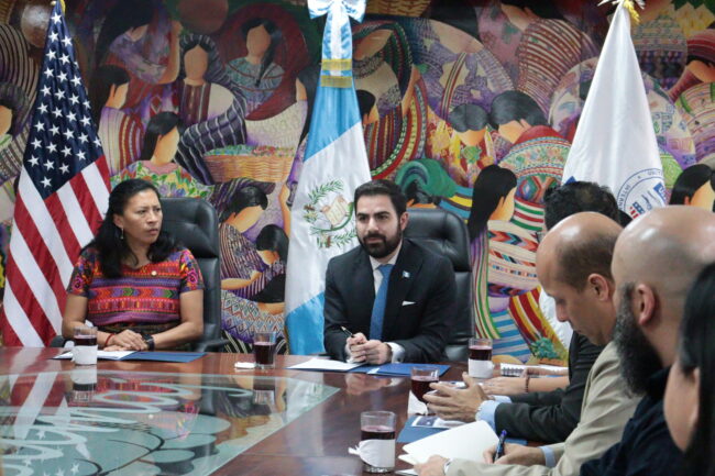 Director Ejecutivo de la CNC, Santiago Palomo en reunión con ministra de Trabajo y Previsión Social, Miriam Roquel. Foto: (CNC, Dirección de Comunicación Social).